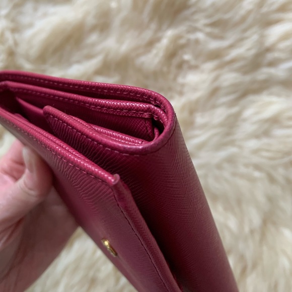 🦋Prada🦋 Saffiano Leather Wallet - Picture 9 of 16